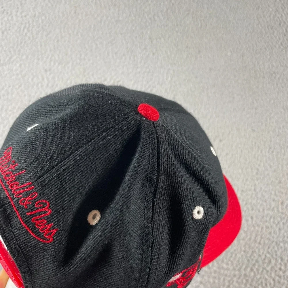 Mitchell & Ness NBA Chicago Bulls Classic Snapback Hat Red Cap Basketball Script